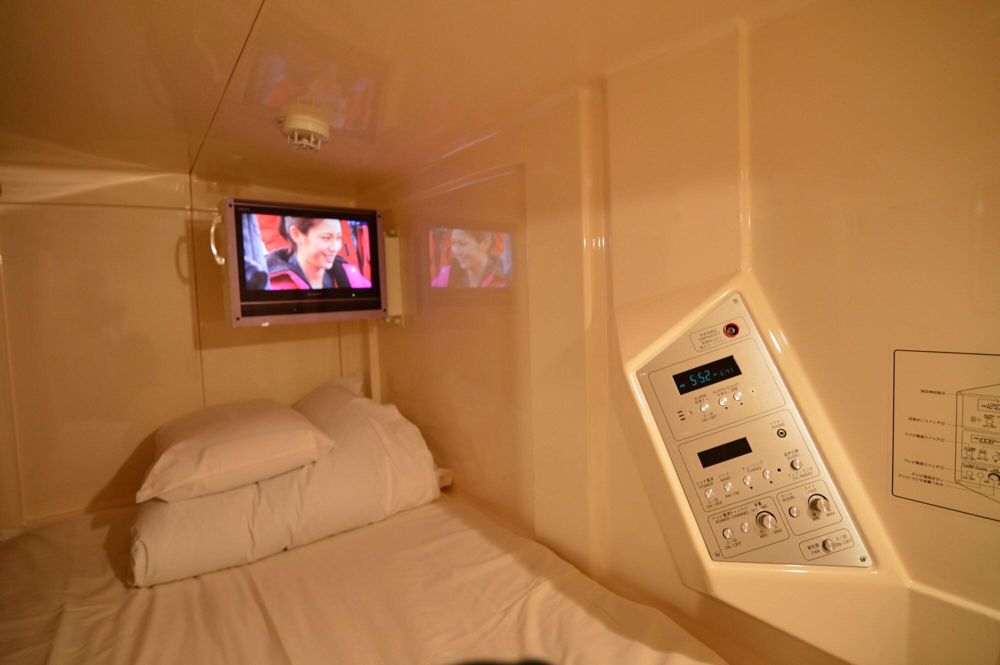 Capsule Inn Osaka - Caters To Men Eksteriør bilde